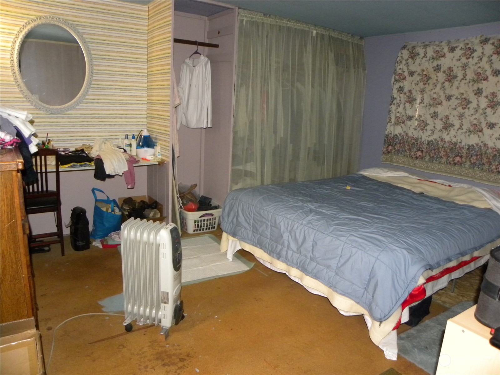 15503 Cedar Park Road Southeast, Unit 14 Olalla, WA 98359 - Photo 10 of 31 a bedroom with a bed and a mirror