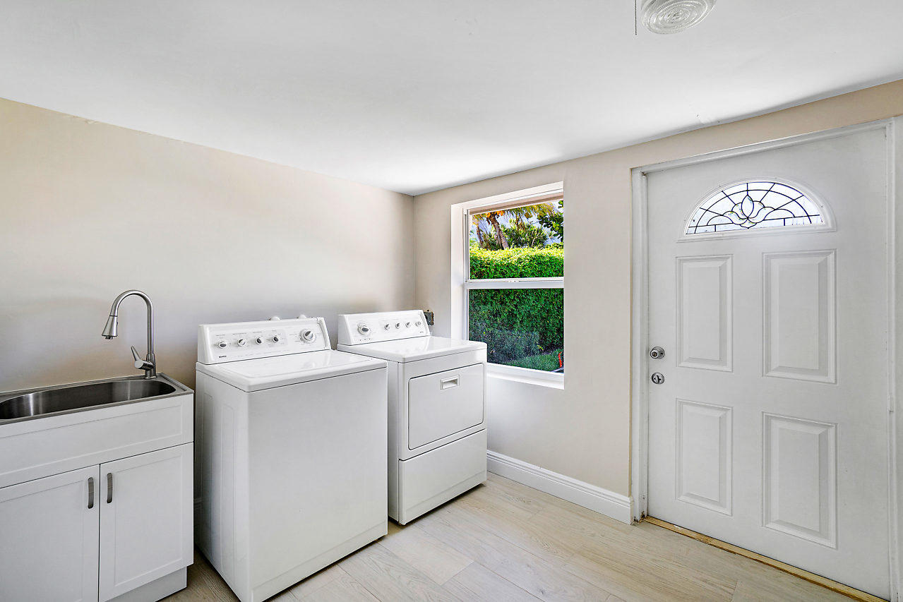 319 Bamboo Road West Palm Beach, FL 33404 - Photo 11 of 46 011-319BambooRd-PalmBeachGardens-FL-smal