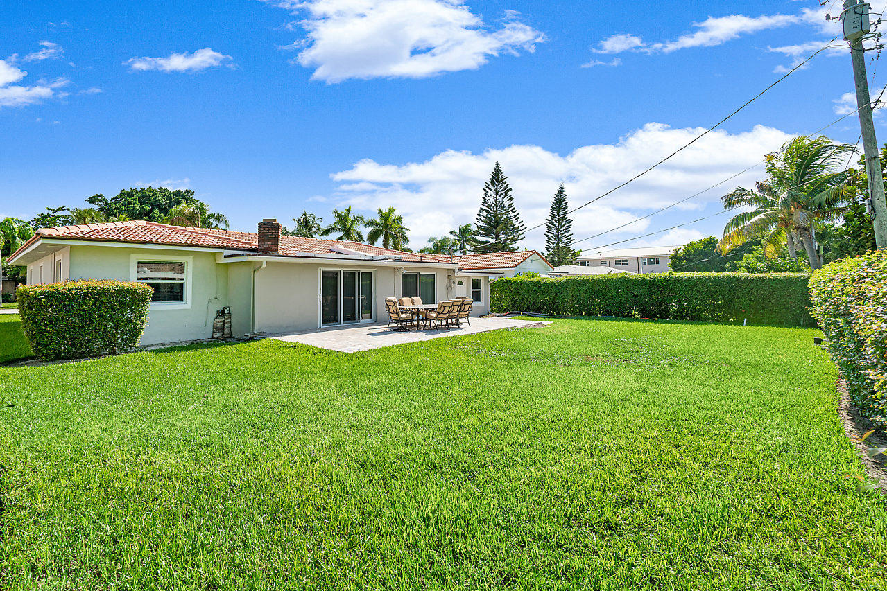 319 Bamboo Road West Palm Beach, FL 33404 - Photo 17 of 46 023-319BambooRd-PalmBeachGardens-FL-smal