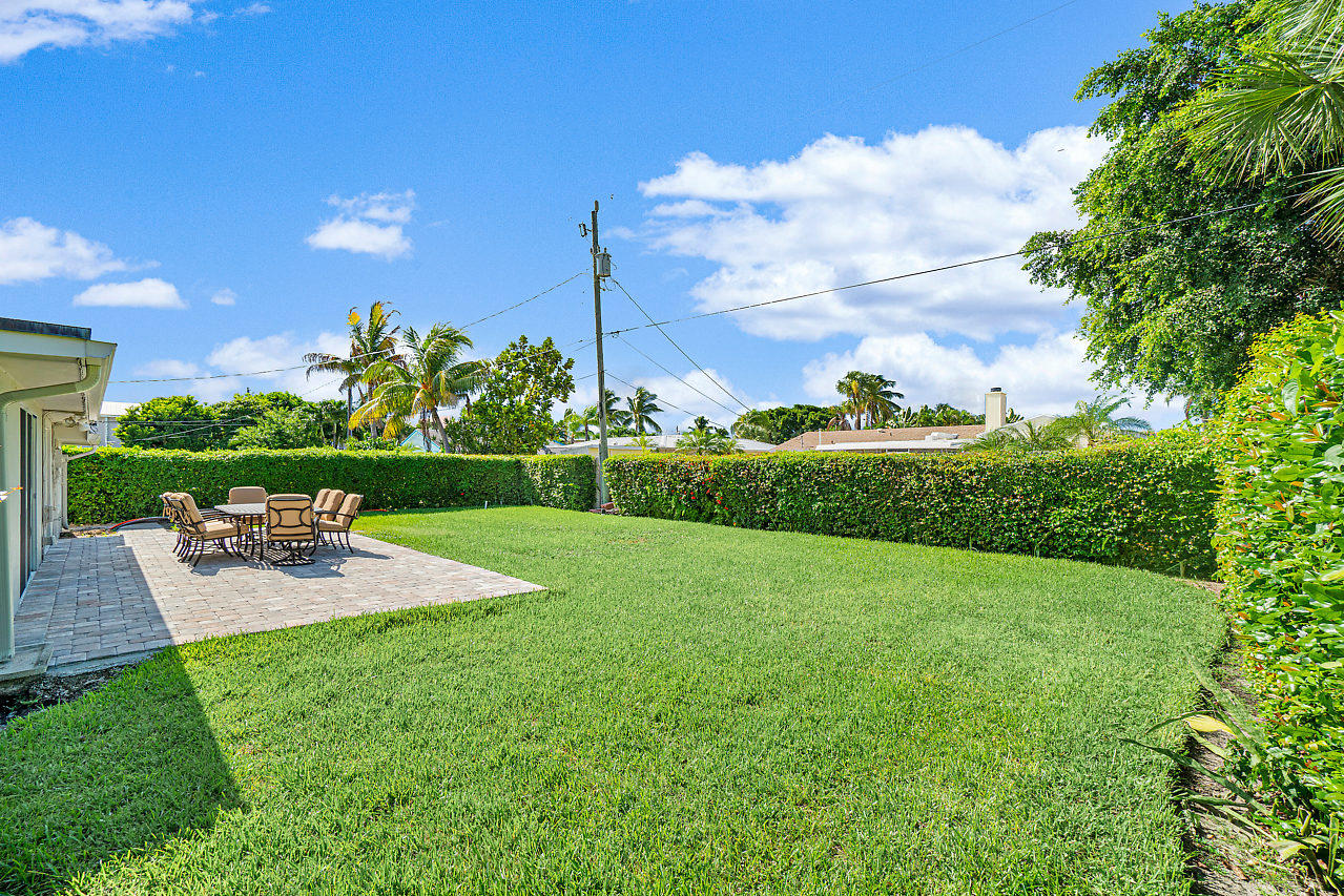 319 Bamboo Road West Palm Beach, FL 33404 - Photo 18 of 46 024-319BambooRd-PalmBeachGardens-FL-smal