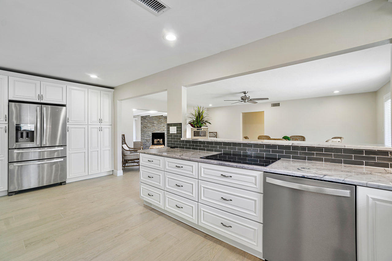 319 Bamboo Road West Palm Beach, FL 33404 - Photo 4 of 46 010-319BambooRd-PalmBeachGardens-FL-smal