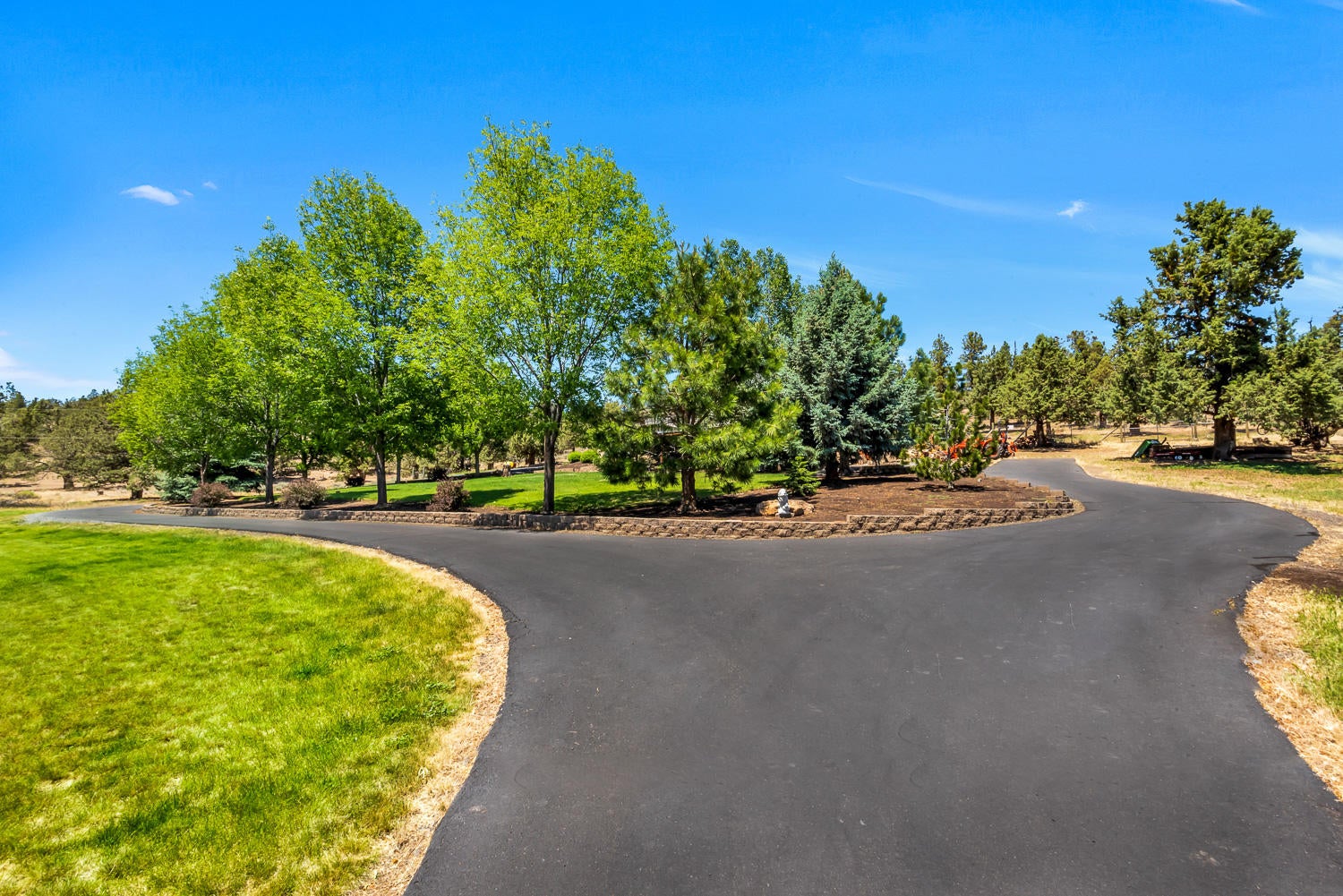 19310 Dayton Road Bend, OR 97703 - Photo 38 of 40 Driveway approach to the home; to the right leads you to the east side deck and stairs. To the left brings you to the garage.