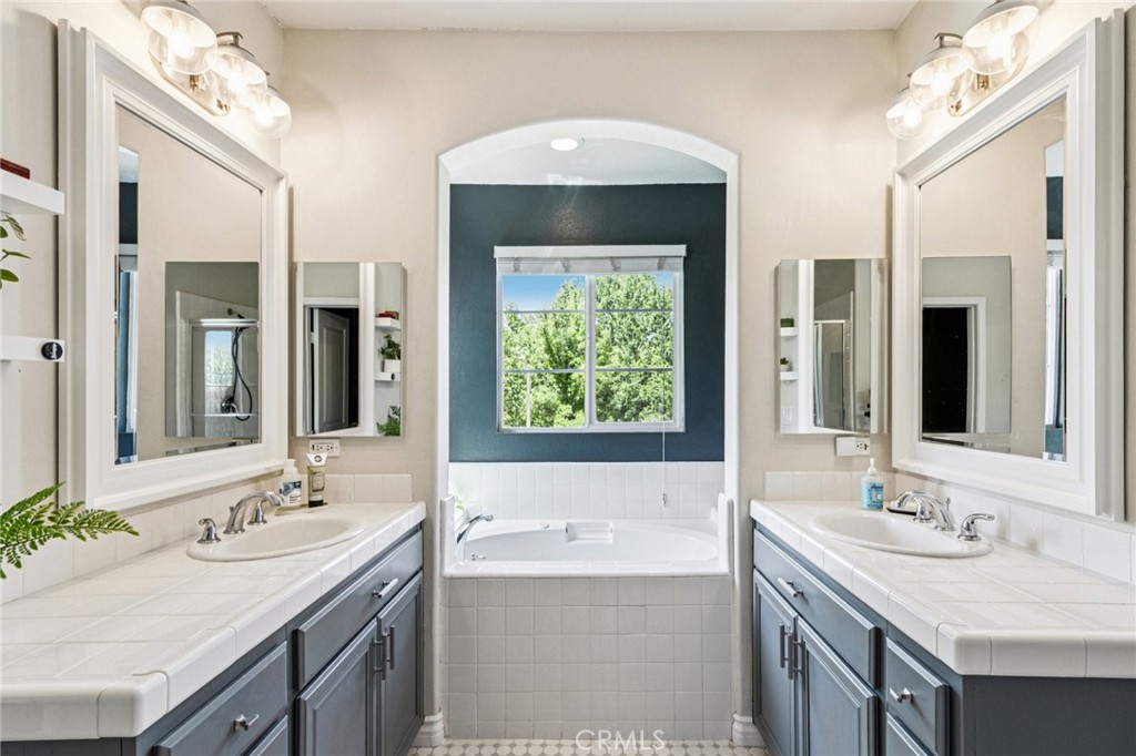 27436 Riverside Lane Valencia, CA 91354 - Photo 18 of 31 Primary Bathroom