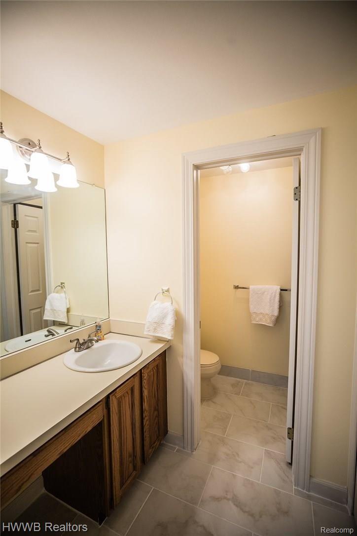 120 Devon Road Bloomfield Hills, MI 48302 - Photo 33 of 45 Bedroom #4 En-Suite Bath.