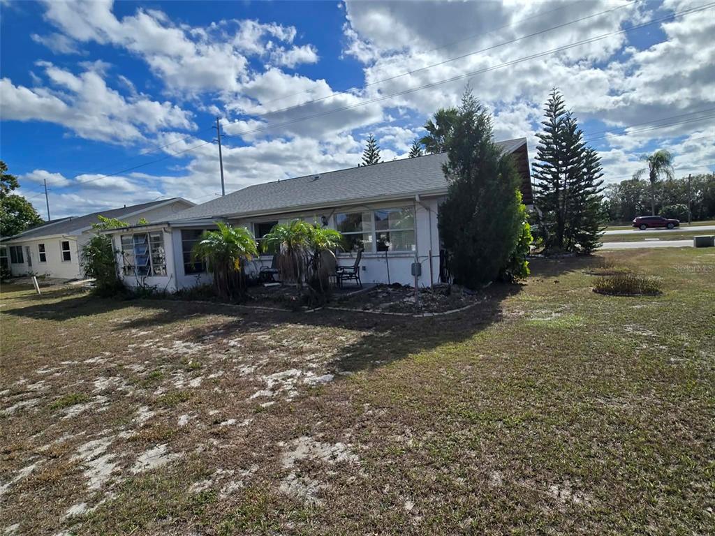 211 Rickenbacker Drive Sun City Center, FL 33573 - Photo 4 of 25