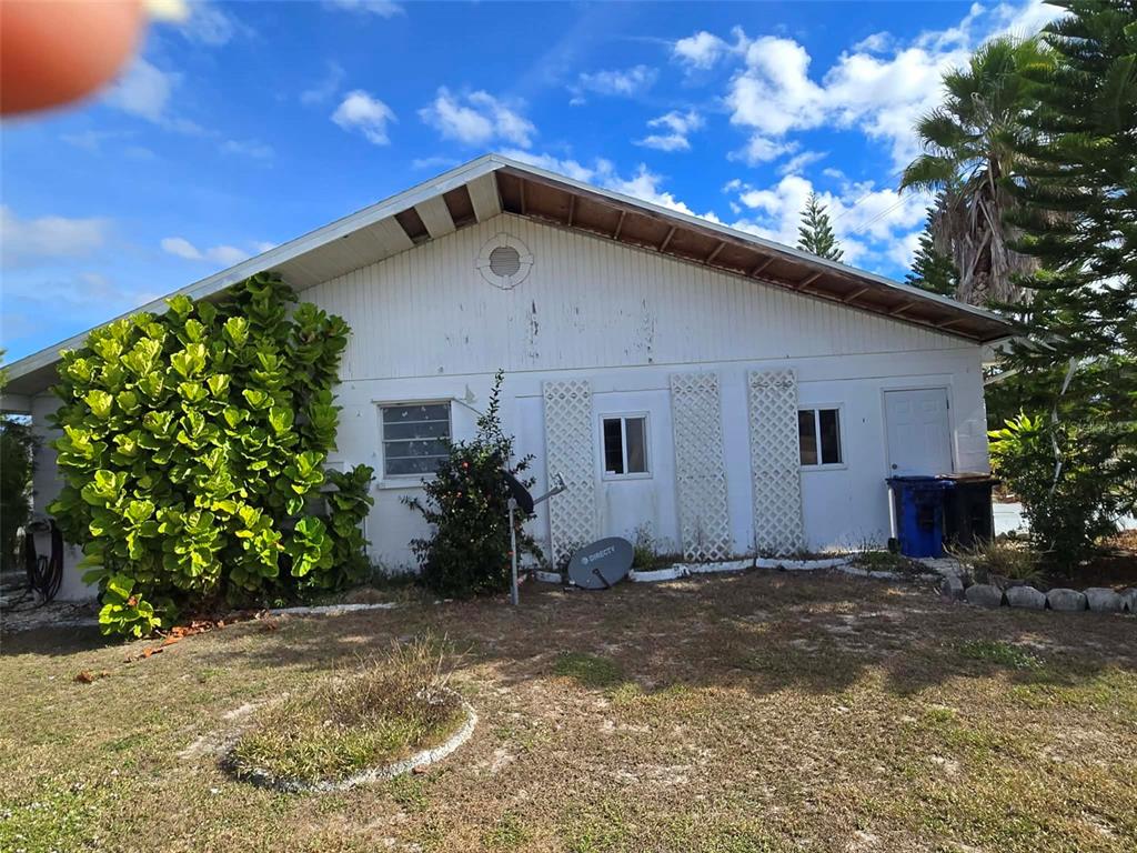 211 Rickenbacker Drive Sun City Center, FL 33573 - Photo 6 of 25