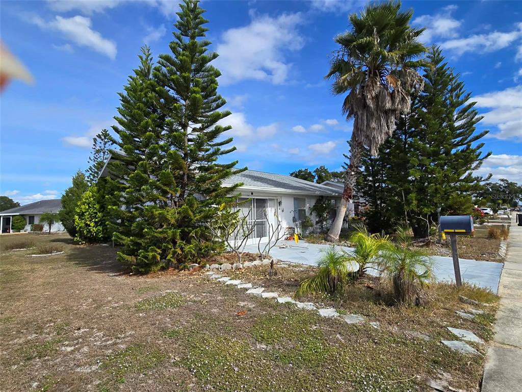 211 Rickenbacker Drive Sun City Center, FL 33573 - Photo 8 of 25