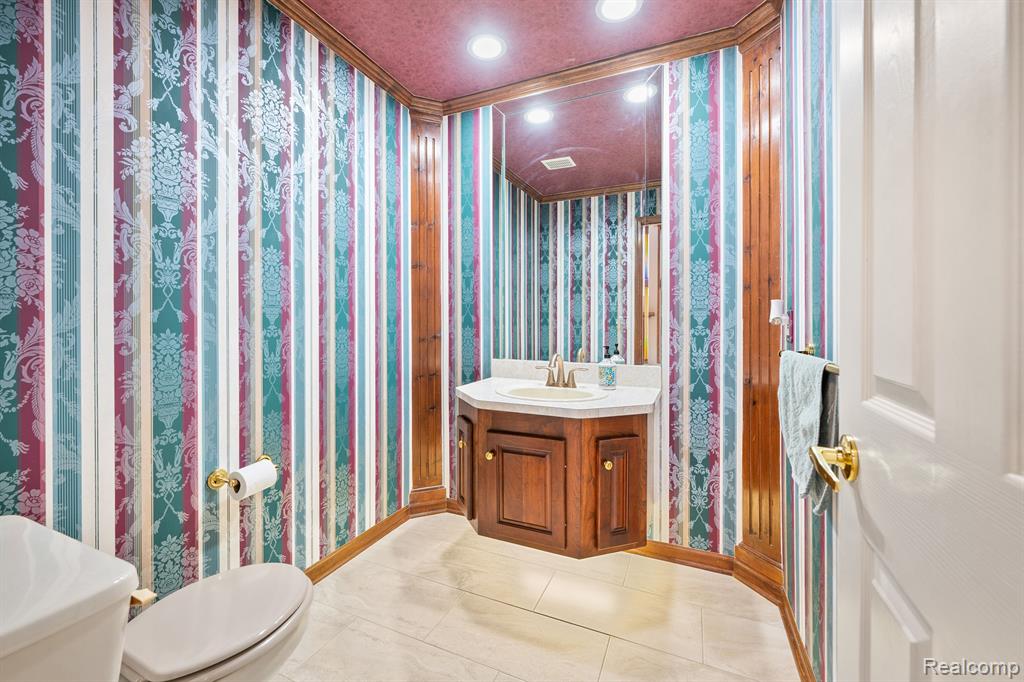 1384 Lakeview Drive Rochester Hills, MI 48306 - Photo 36 of 65