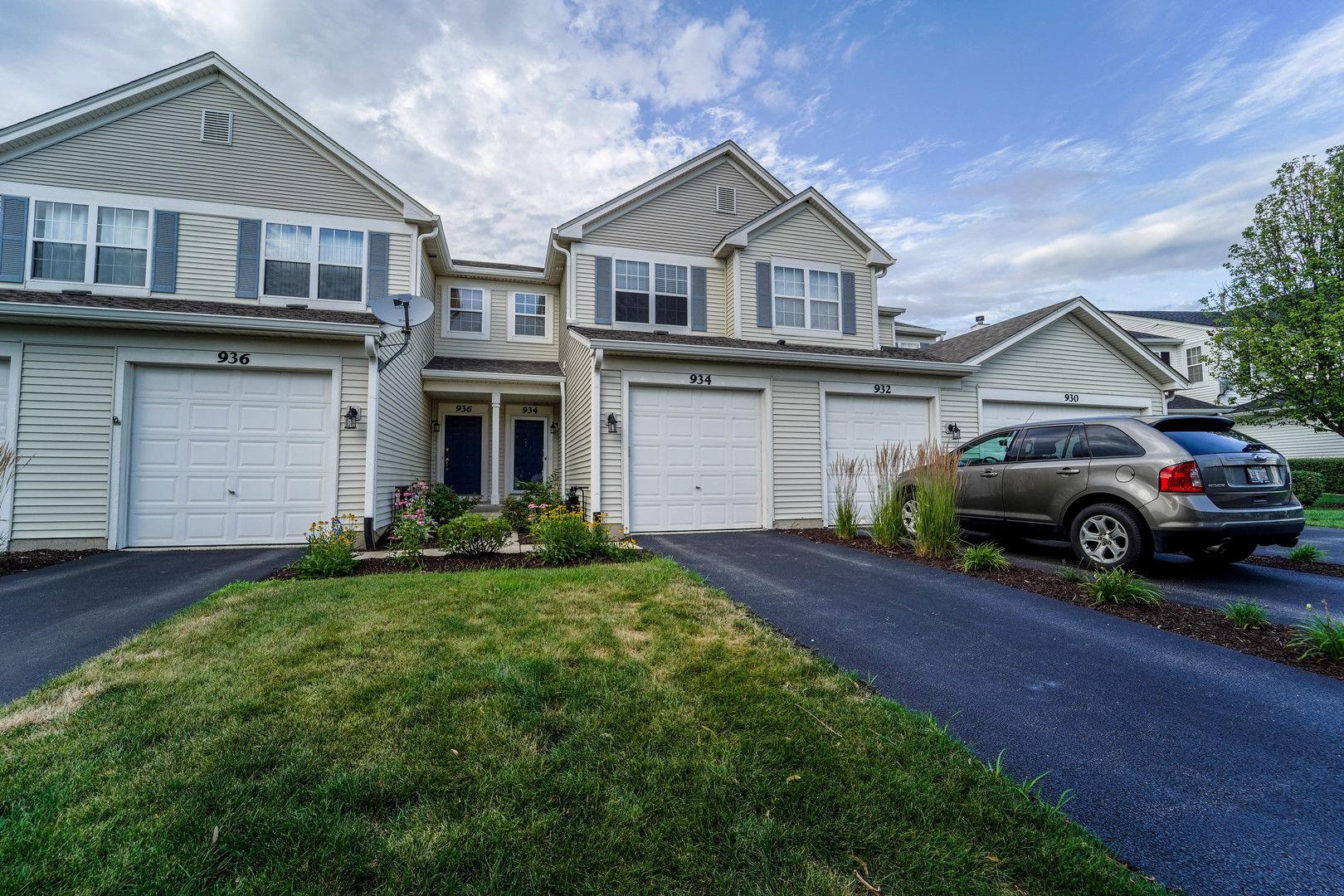 934 Genesee Drive Naperville, IL 60563 - Photo 2 of 30