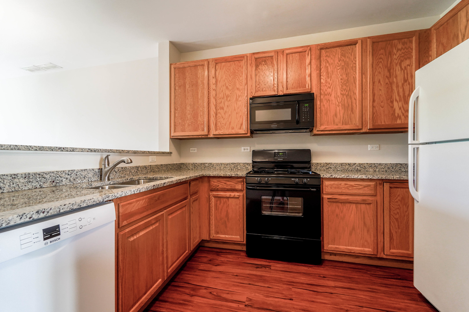 934 Genesee Drive Naperville, IL 60563 - Photo 3 of 30