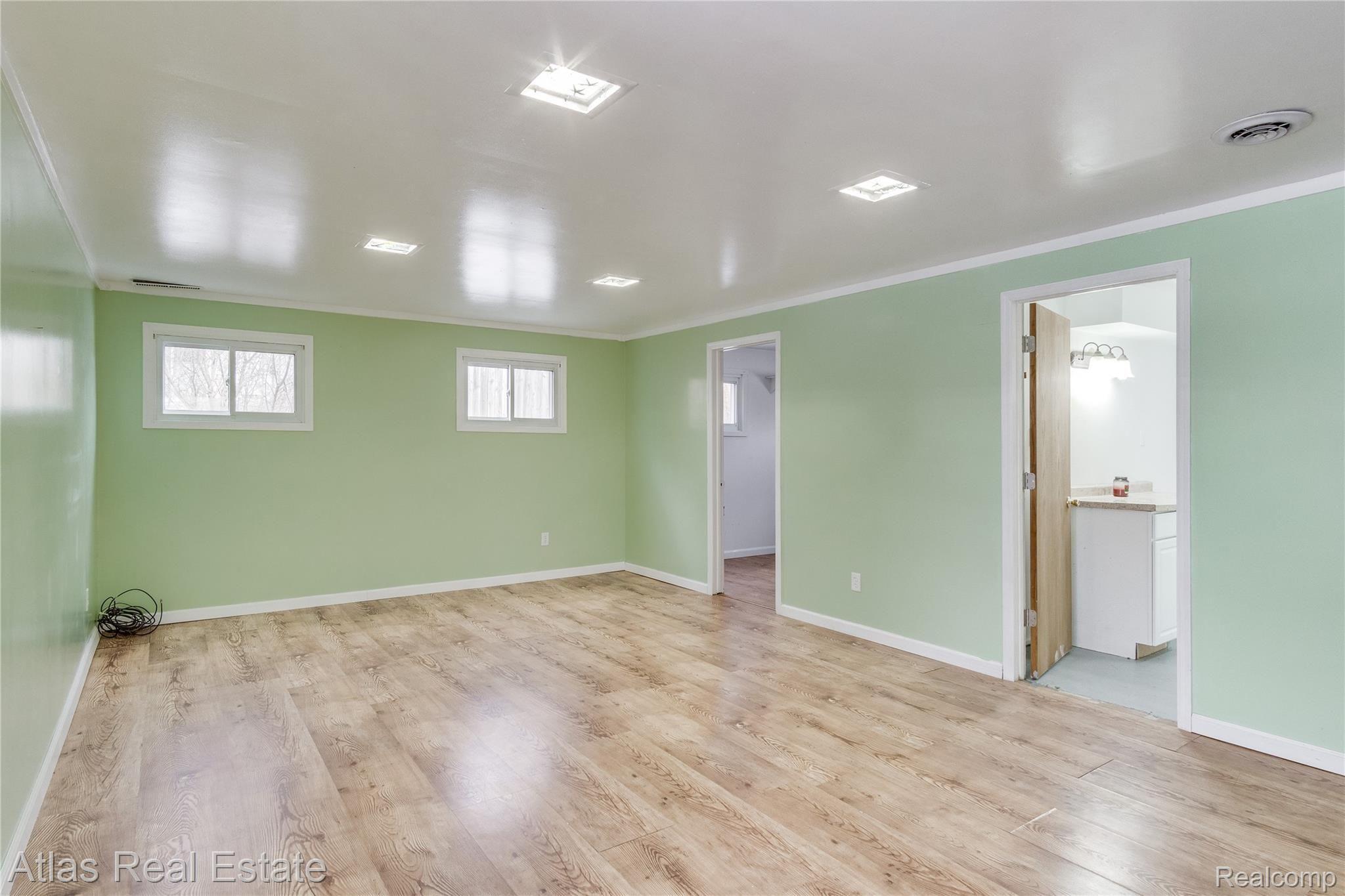 8441 Ridge Road Goodrich, MI 48438 - Photo 19 of 52 Interiors (4 of 42).jpg