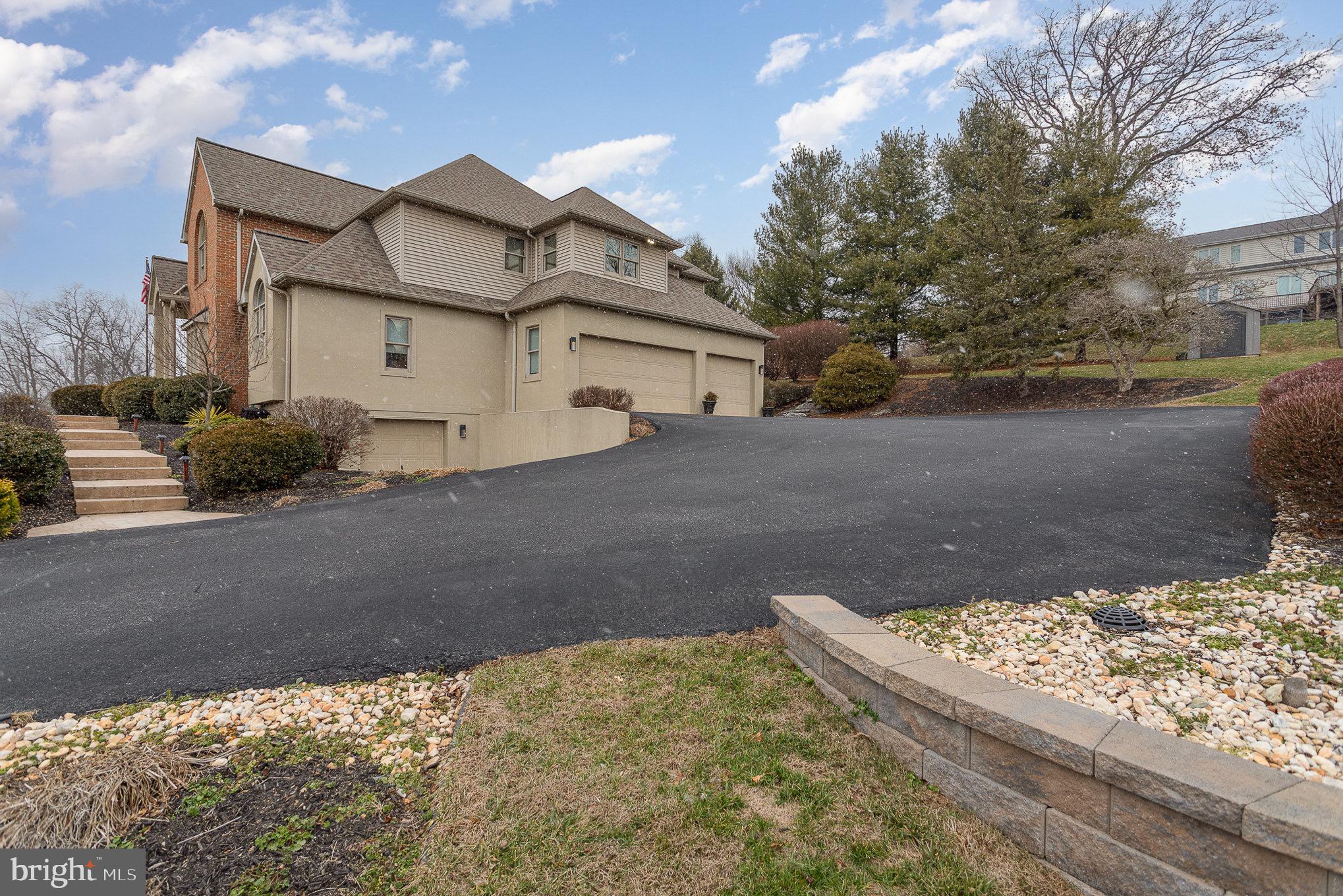 325 East Woods Drive Lititz, PA 17543 - Photo 5 of 58