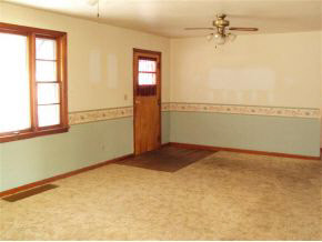 423 West 3rd Street Rochester, IN 46975 - Photo 2 of 10
