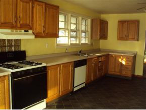 423 West 3rd Street Rochester, IN 46975 - Photo 3 of 10