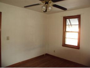 423 West 3rd Street Rochester, IN 46975 - Photo 7 of 10
