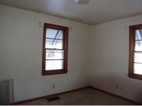 423 West 3rd Street Rochester, IN 46975 - Photo 8 of 10