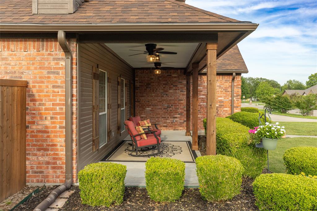 1308 Madeline Street Commerce, TX 75428 - Photo 4 of 37