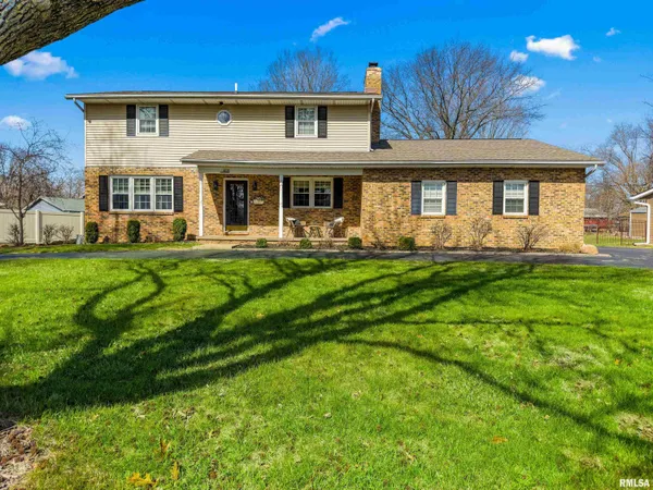 $320,000 | 401 Illini Drive, East Peoria, IL 61611