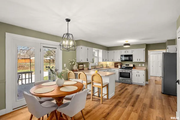 $320,000 | 401 Illini Drive, East Peoria, IL 61611