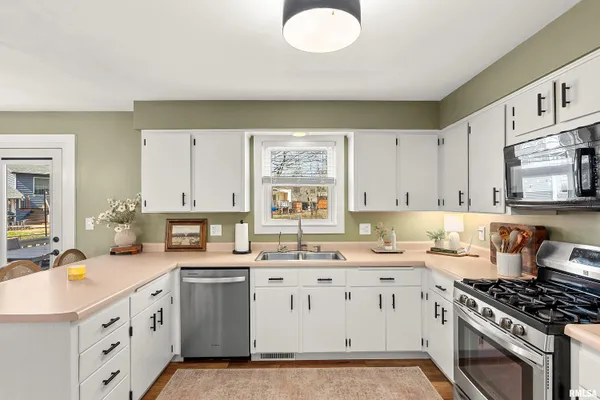 $320,000 | 401 Illini Drive, East Peoria, IL 61611