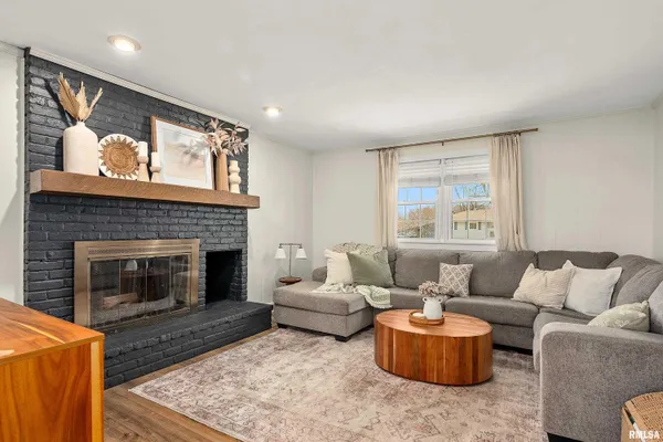 $320,000 | 401 Illini Drive, East Peoria, IL 61611
