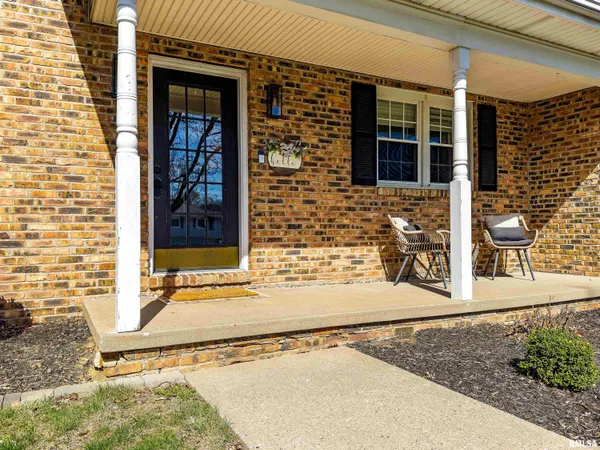 $320,000 | 401 Illini Drive, East Peoria, IL 61611