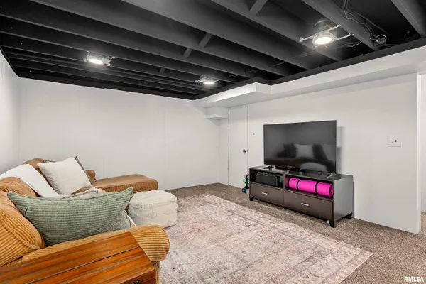 $320,000 | 401 Illini Drive, East Peoria, IL 61611