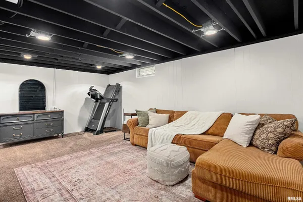 $320,000 | 401 Illini Drive, East Peoria, IL 61611