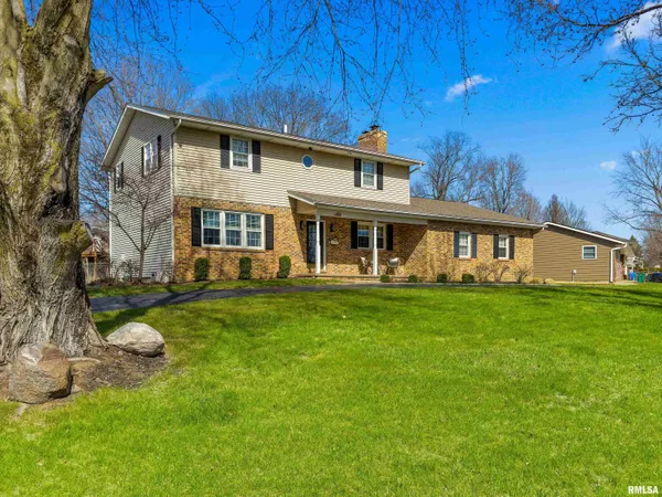 $320,000 | 401 Illini Drive, East Peoria, IL 61611