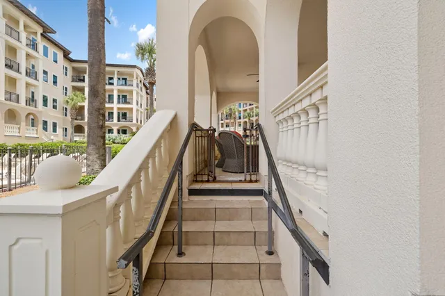 a view of entryway and hall