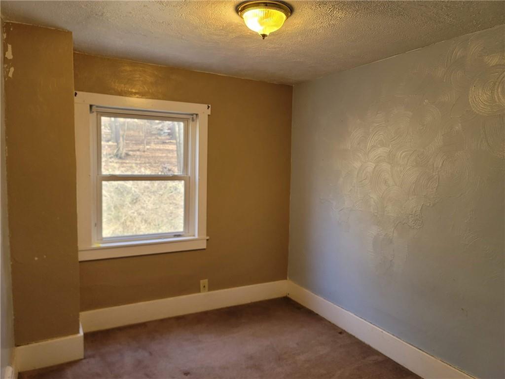 211 Summit Street Butler, PA 16001 - Photo 13 of 17 an empty room with window