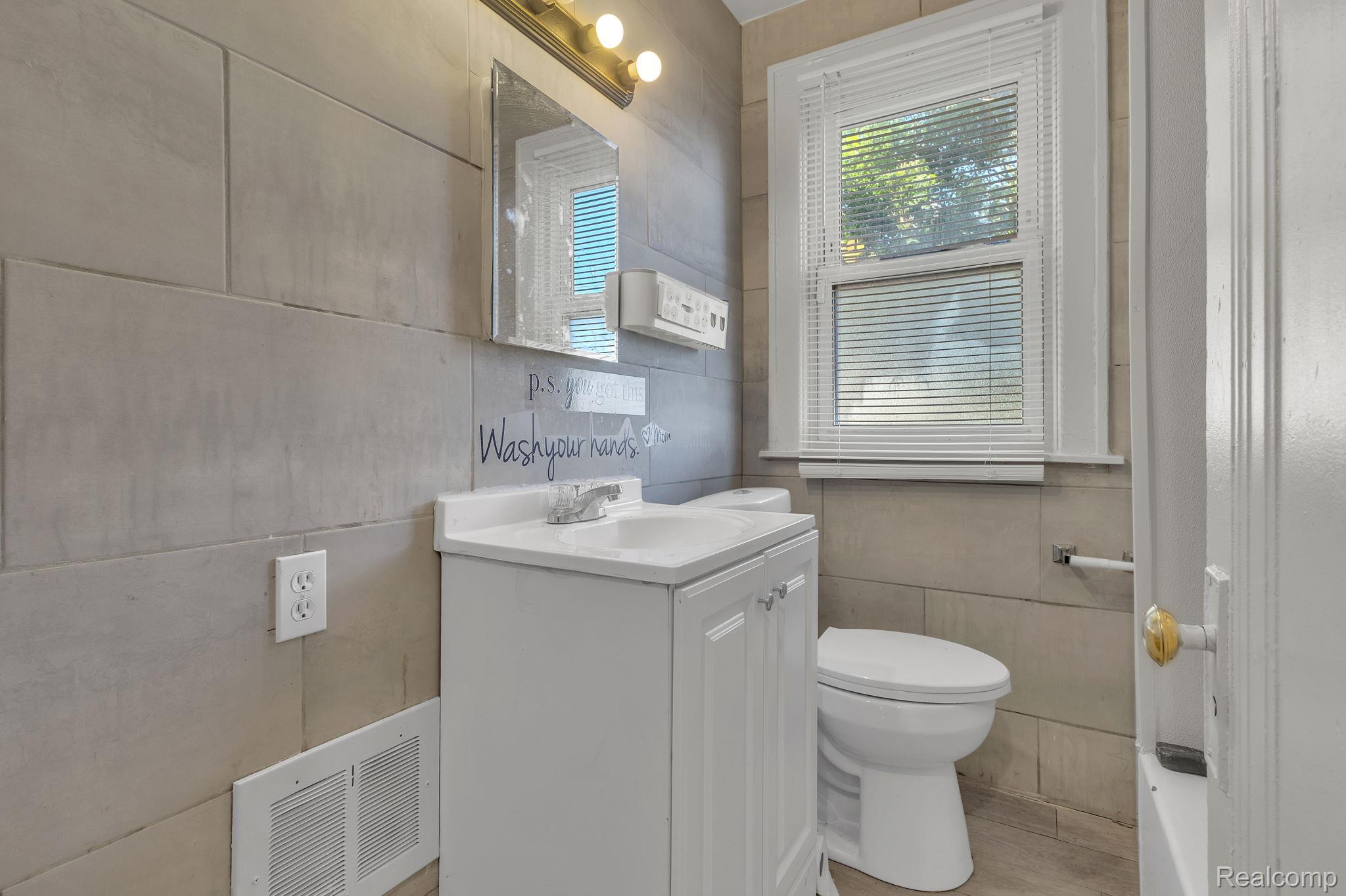 4877 Maynard Street Detroit, MI 48215 - Photo 14 of 41 21-web-or-mls-FZ3A6809.jpg