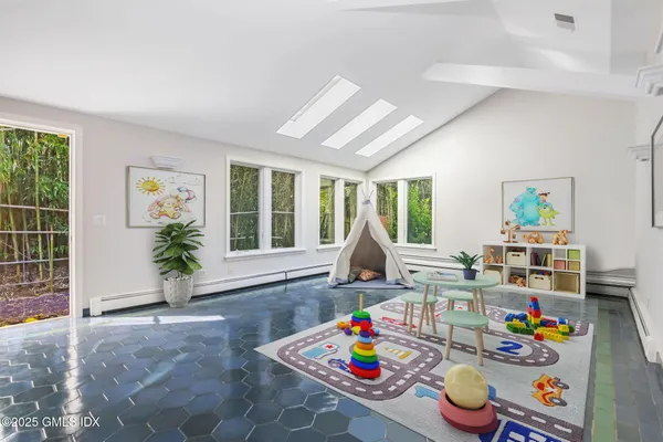 $2,700,000 | 53 Shady Lane, Greenwich, CT 06831