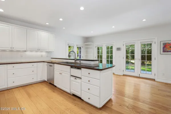 $2,700,000 | 53 Shady Lane, Greenwich, CT 06831
