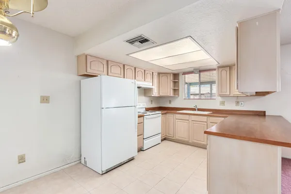 $3,100 | 1432 South Oracle, Mesa, AZ 85204