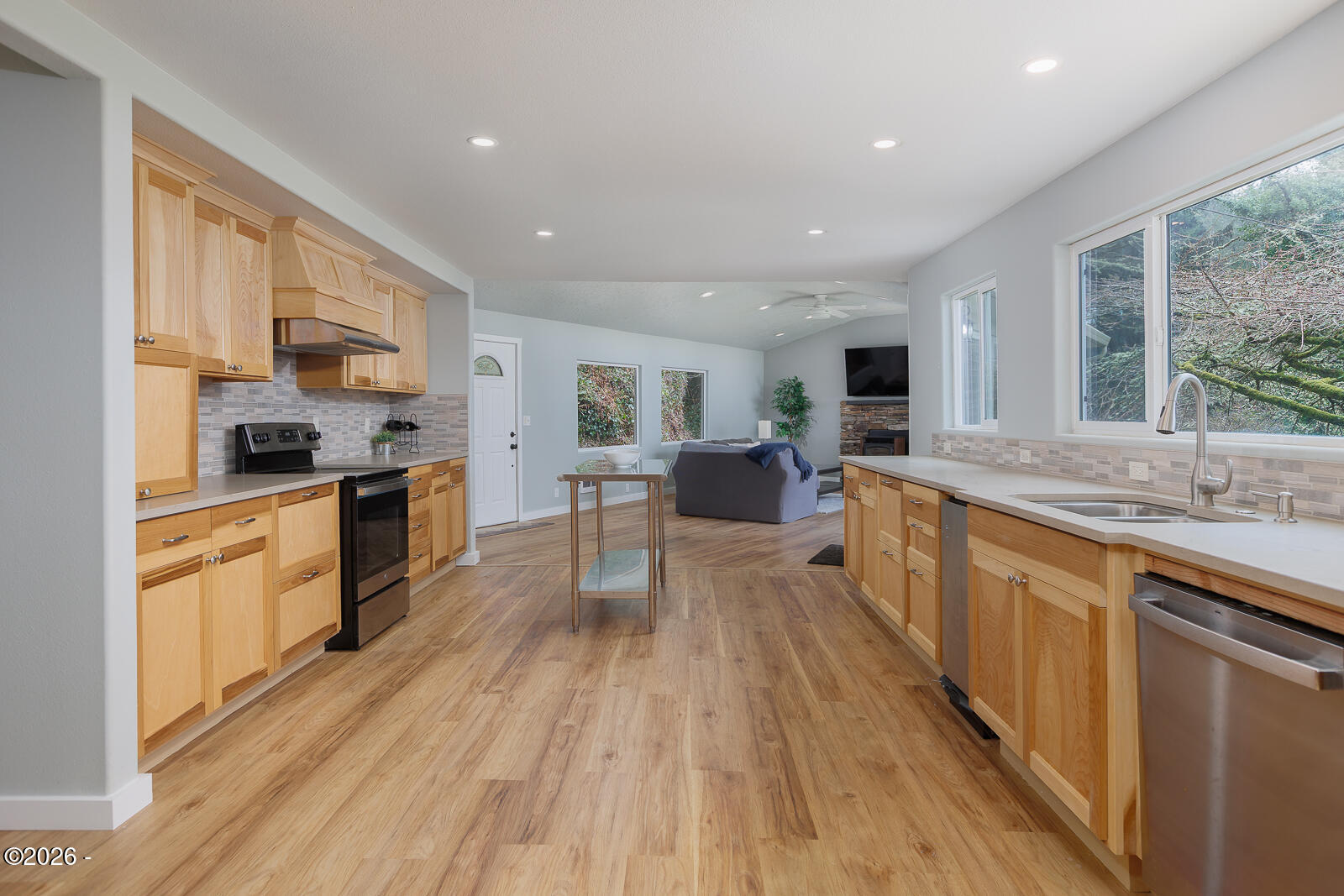 3823 Yaquina Bay Road Newport, OR 97365 - Photo 21 of 68 Web-19