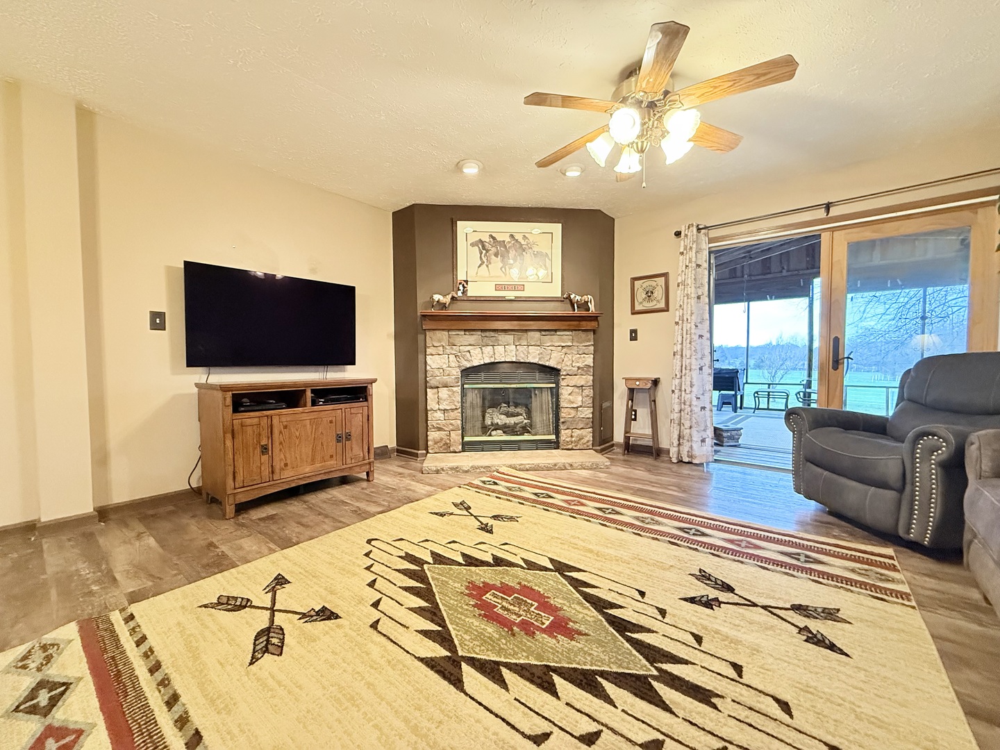 147 Hazel Road Simpson, IL 62985 - Photo 28 of 56 a living room with furniture and a flat screen tv