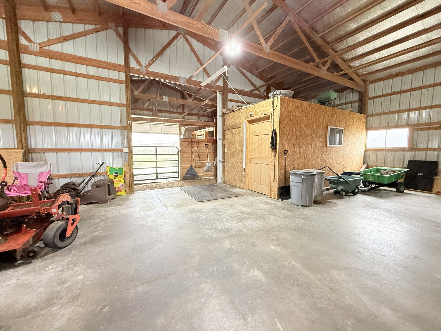 147 Hazel Road Simpson, IL 62985 - Photo 36 of 56 a view of a room with gym equipment