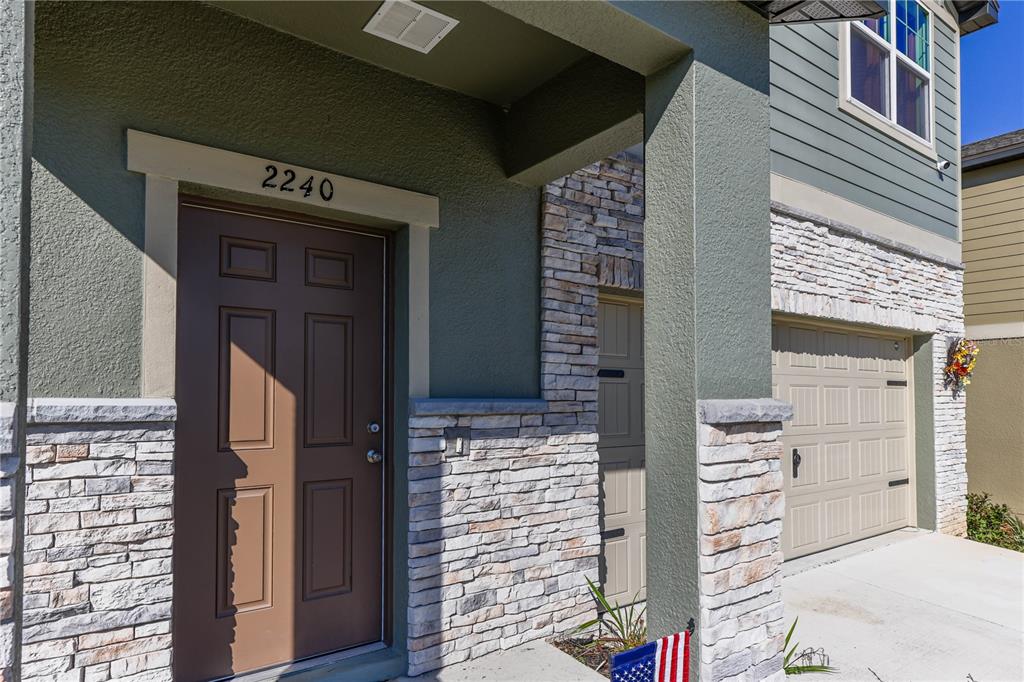 2240 Hemingway Circle Groveland, FL 34736 - Photo 5 of 34 front view of a house