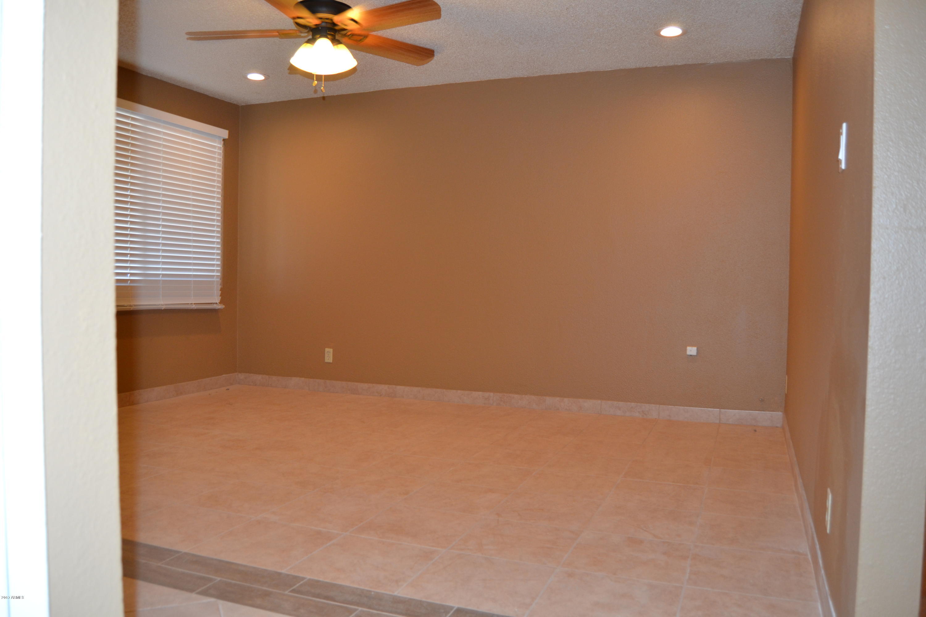 8243 West Osborn Road Phoenix, AZ 85033 - Photo 9 of 35 DSC_6962
