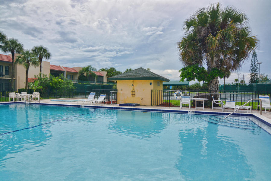 1605 Highway 1, Unit 4D Jupiter, FL 33477 - Photo 12 of 12 Community pool