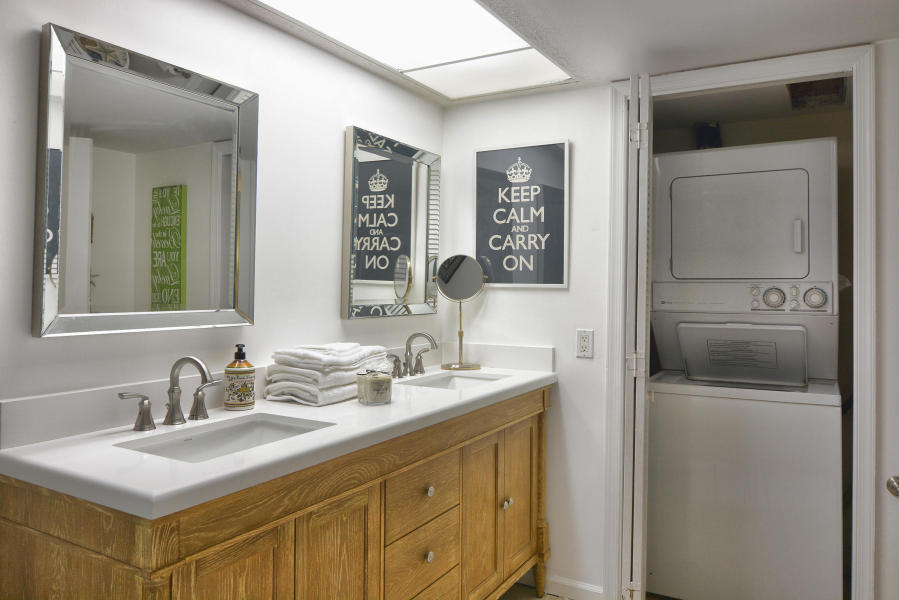 1605 Highway 1, Unit 4D Jupiter, FL 33477 - Photo 8 of 12 Bathroom