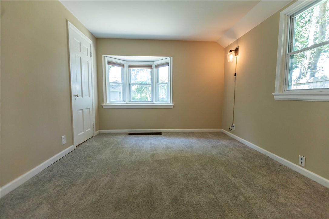 39 Ridgewood Drive Irondequoit, NY 14622 - Photo 15 of 23 First Floor Primary Bedroom