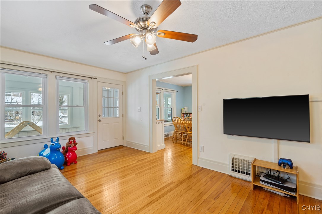 124 Winthrop Road Syracuse, NY 13206 - Photo 8 of 40