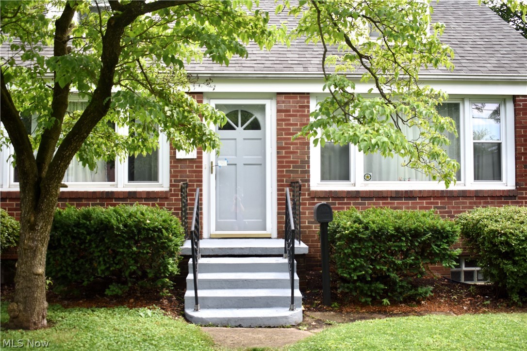 2822 17th Street Northwest Canton, OH 44708 - Photo 2 of 28 Gallery Image 2