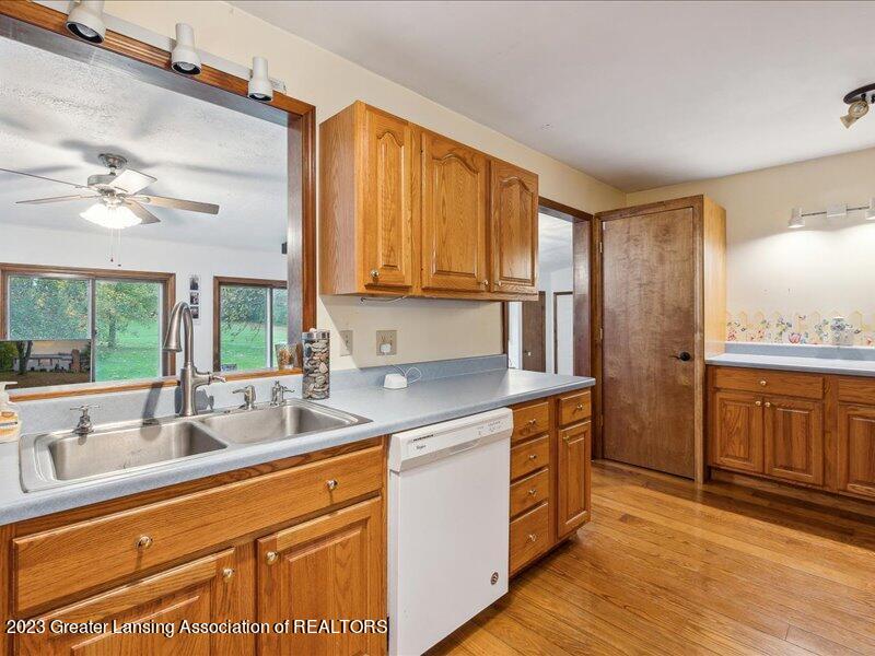 2117 South Waverly Road Eaton Rapids, MI 48827 - Photo 17 of 37 17-2117-S-Waverly-Rd-WindowStill-23