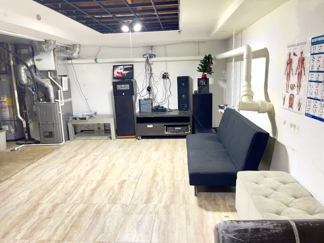 $2,600 | 817 74th Street, Downers Grove, IL 60516