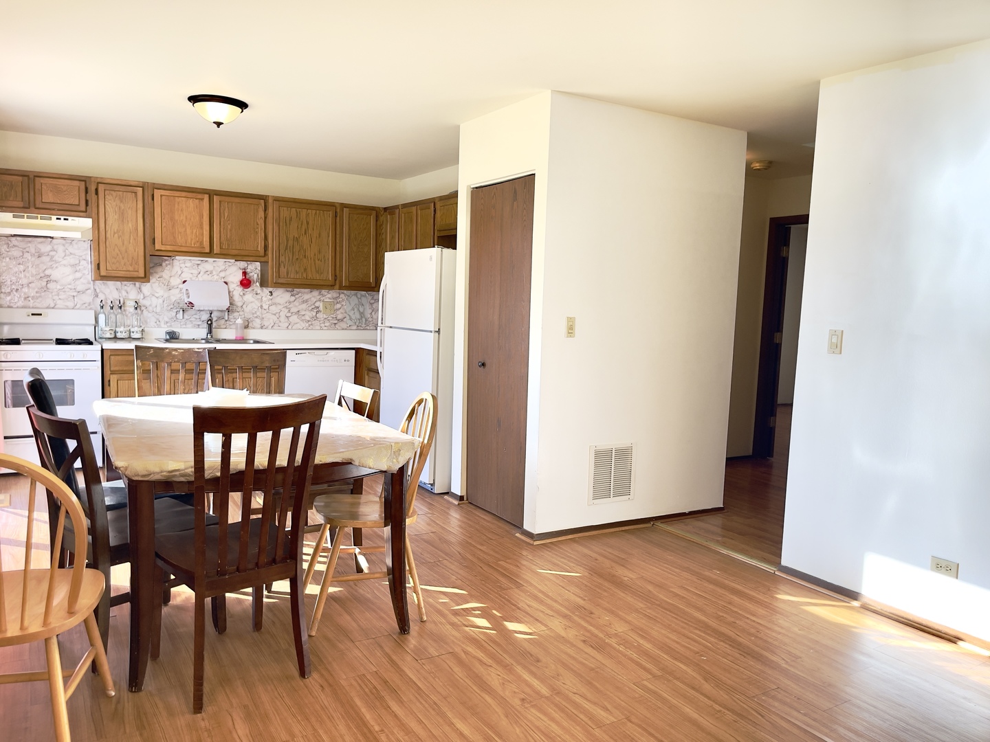 817 74th Street Downers Grove, IL 60516 - Photo 9 of 19 a kitchen with a table and chairs
