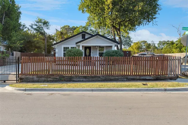a view of a yard and deck in the house