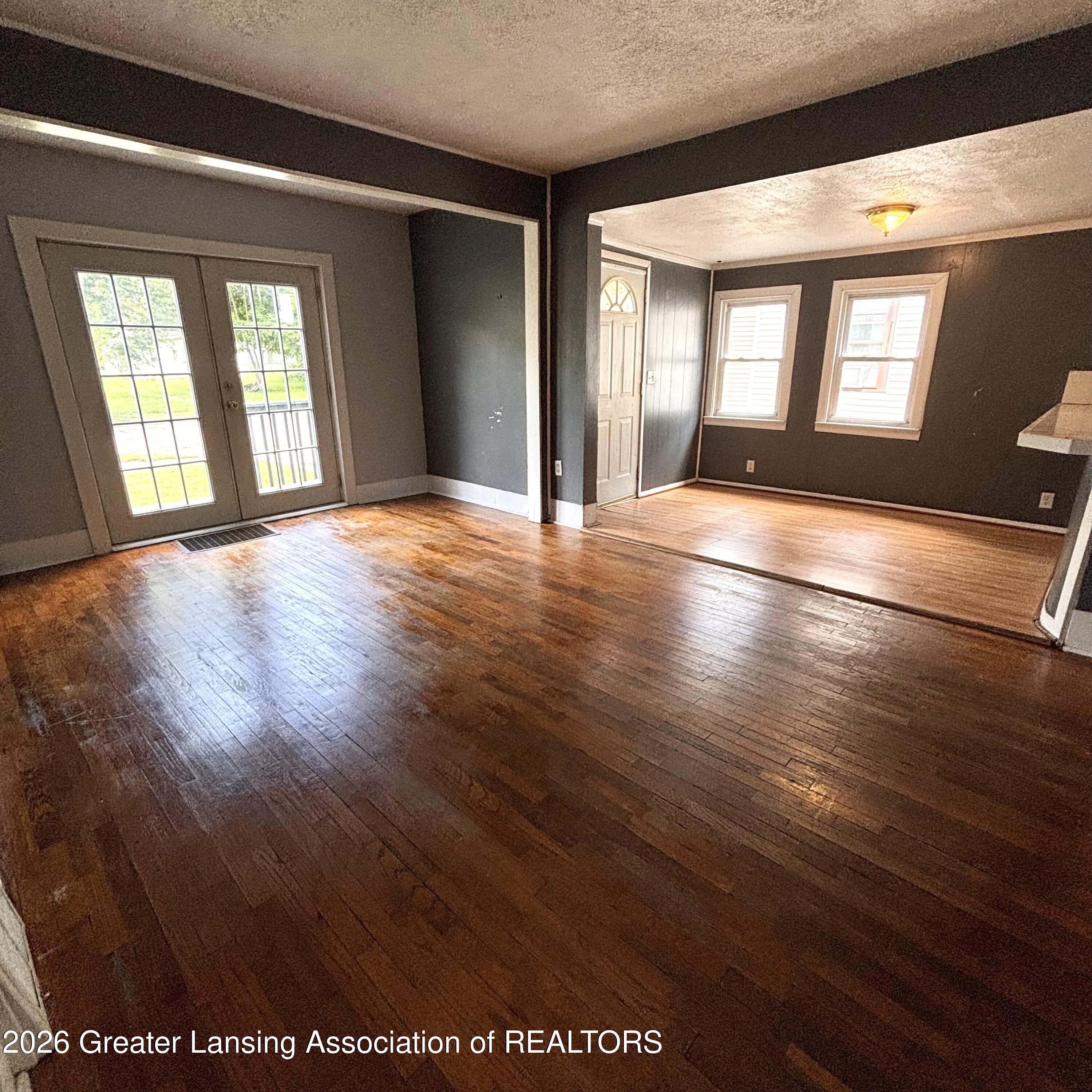 326 Potter Avenue Lansing, MI 48910 - Photo 4 of 26 IMG_3170